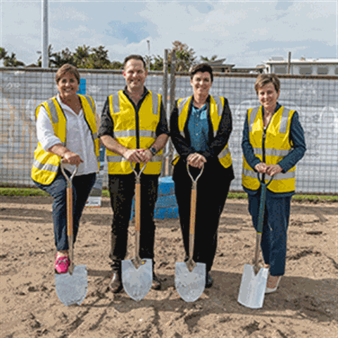Councillor Murply, Mayor Raven, State Member for Macalister Melissa McMahon, Minister for Cities Senator Jenny McAlister holding shovels