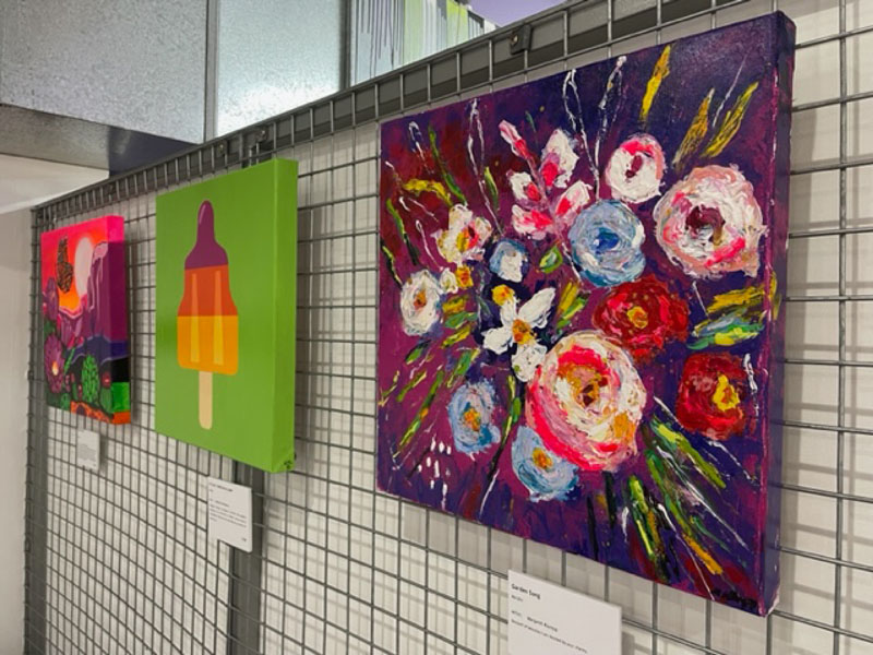Pop-up gallery on fencing