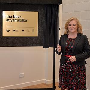 Councillor Laurie Koranski unveils The Buzz at Yarrabilba plaque.