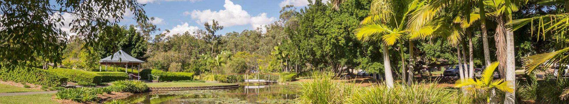 Picture of rotunda and lake at Underwood Park