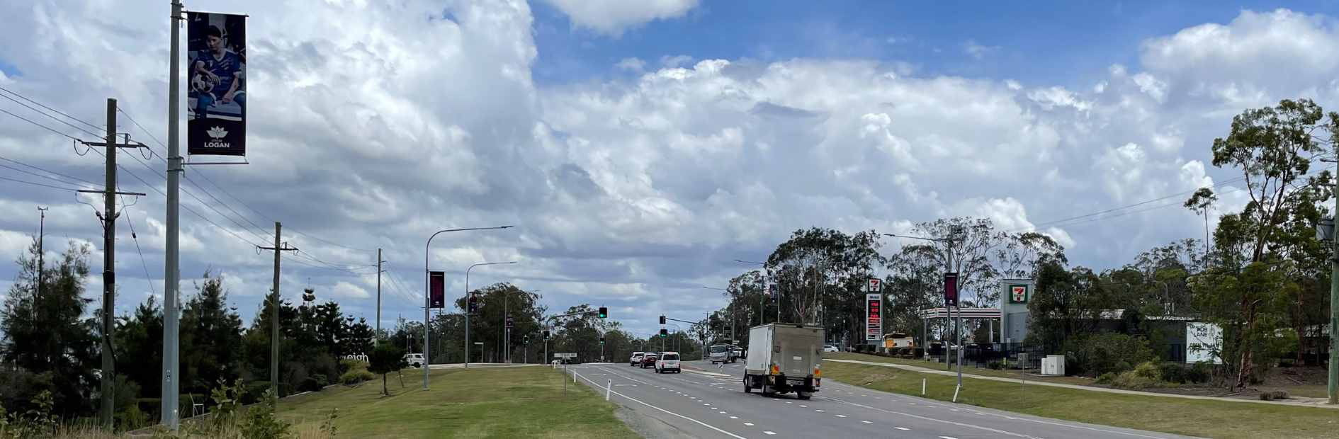 Wide angle view of Teviot Road with 7 Eleven in the background