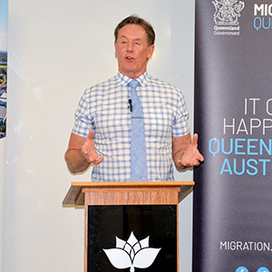 Mayor Darren Power welcomes delegates from Migration Queensland to the City of Logan.